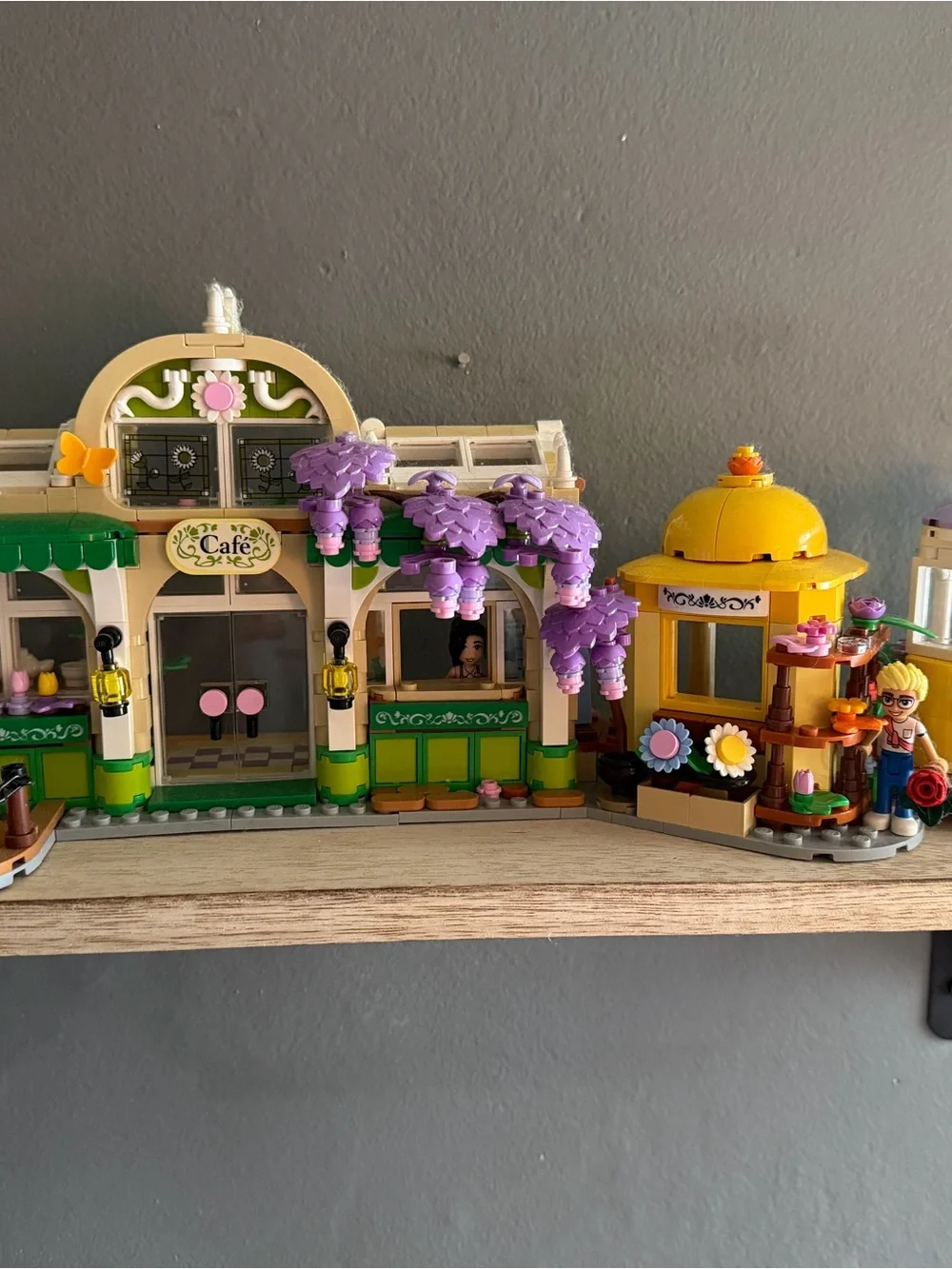Lego Green Yellow Purple Café & Flower Shop Playset